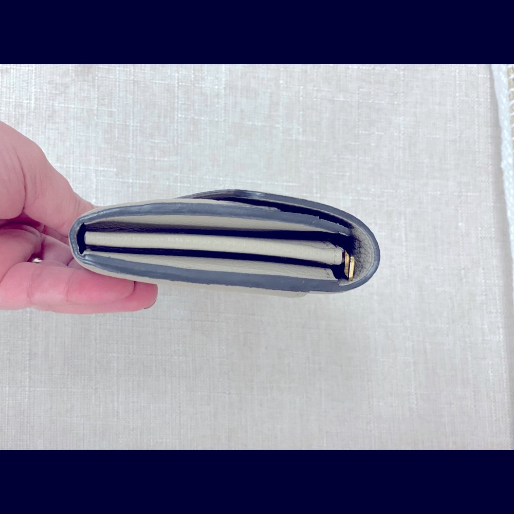 LV Sarah Wallet - Picture 9 of 13